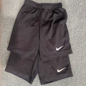 Boys Nike Shorts Size 6-7 YRS